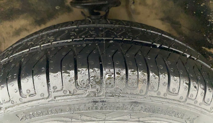 2017 Maruti Alto K10 VXI, Petrol, Manual, 35,495 km, Left Front Tyre Tread