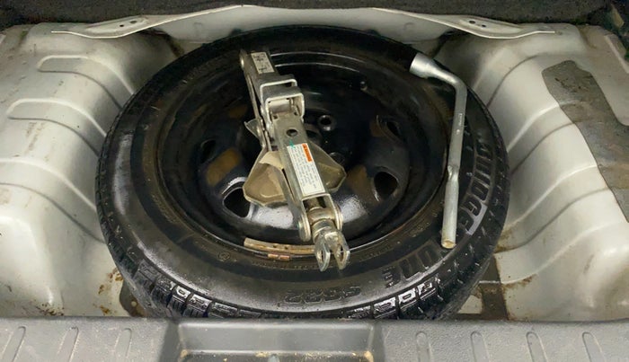 2017 Maruti Alto K10 VXI, Petrol, Manual, 35,495 km, Dicky (Boot door) - Tool missing