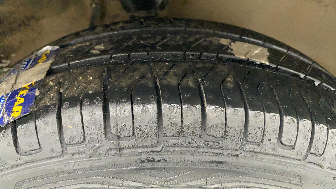 2017 Maruti Alto K10 VXI, Petrol, Manual, 35,495 km, Right Front Tyre Tread