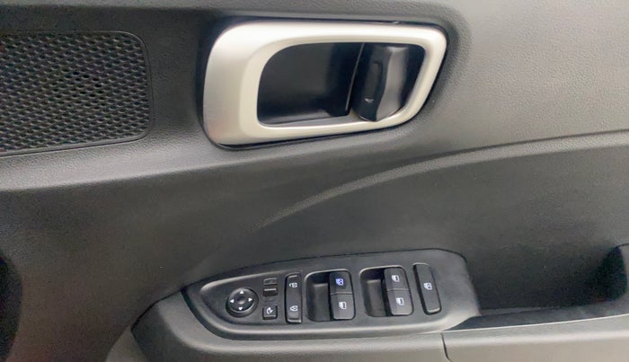 2022 Hyundai VENUE SX 1.5 (O) EXECUTIVE CRDI, Diesel, Manual, 46,065 km, Driver Side Door Panels Control