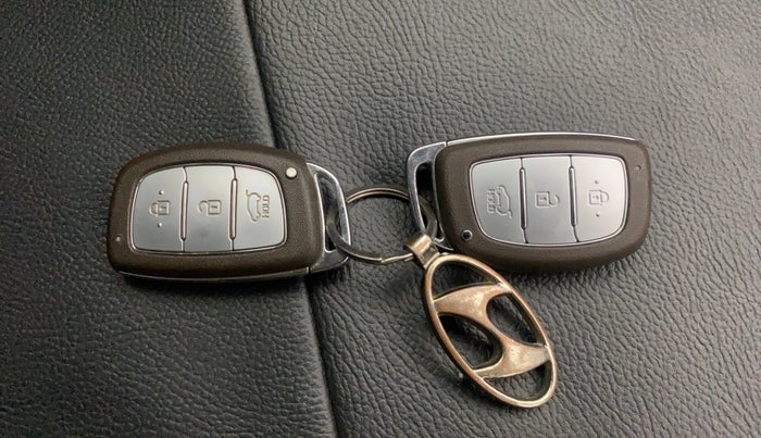 2022 Hyundai VENUE SX 1.5 (O) EXECUTIVE CRDI, Diesel, Manual, 46,065 km, Key Close Up