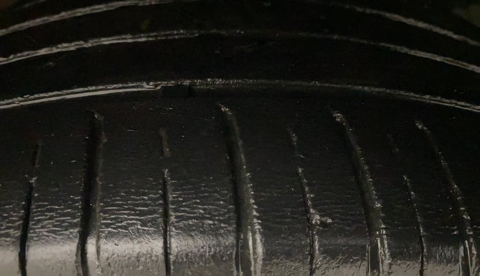 2022 Hyundai VENUE SX 1.5 (O) EXECUTIVE CRDI, Diesel, Manual, 46,065 km, Right Front Tyre Tread