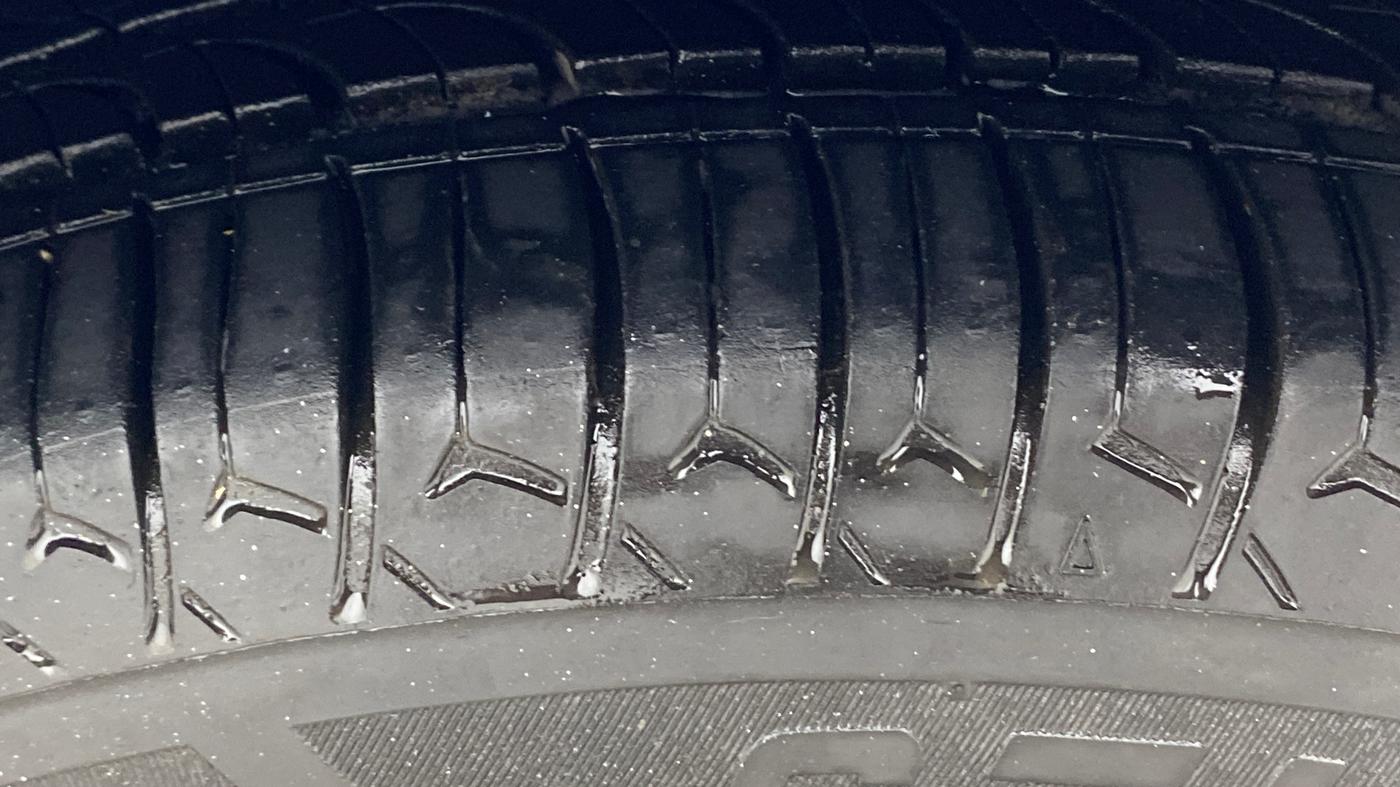 2015 Honda Brio VX AT, Petrol, Automatic, 50,047 km, Left Rear Tyre Tread
