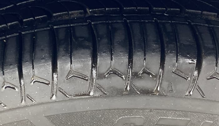 2015 Honda Brio VX AT, Petrol, Automatic, 49,949 km, Left Rear Tyre Tread