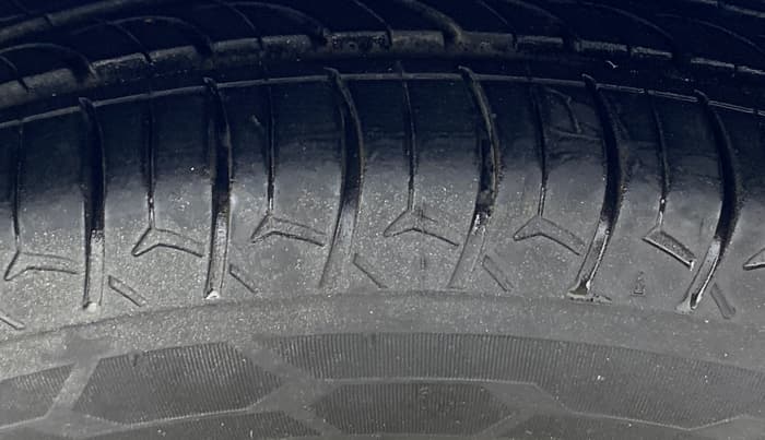 2015 Honda Brio VX AT, Petrol, Automatic, 49,949 km, Right Rear Tyre Tread