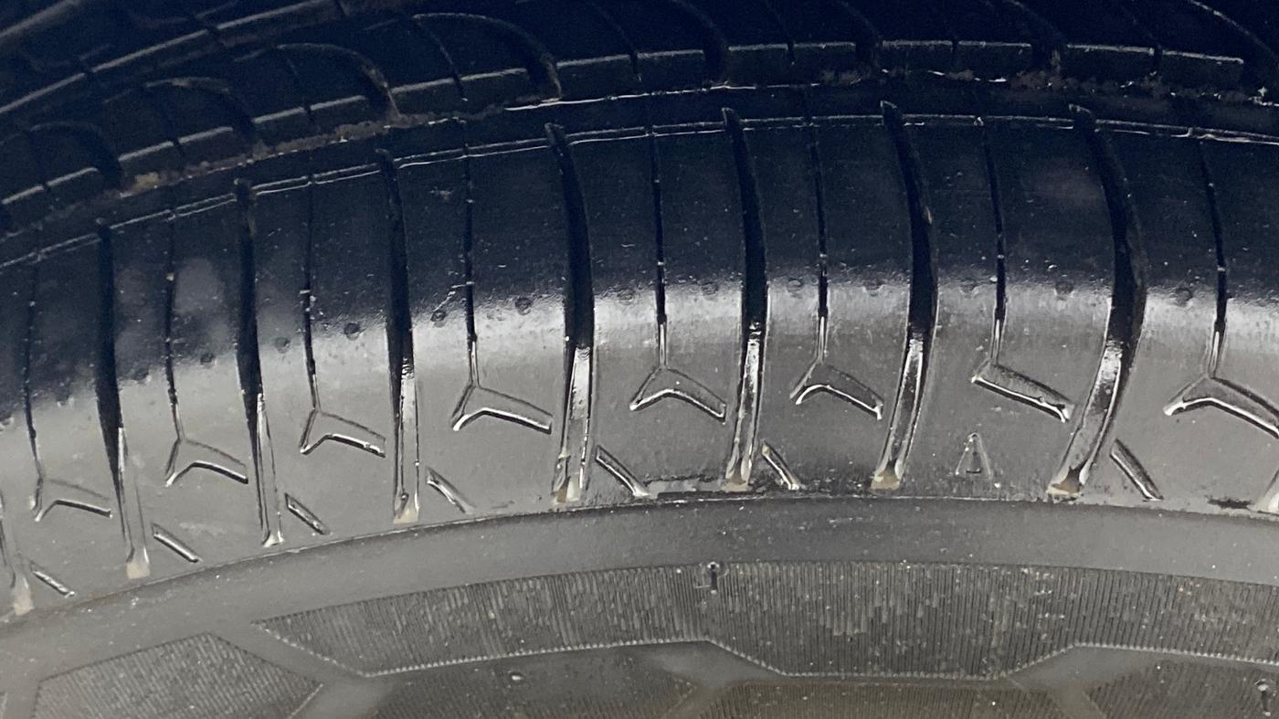 2015 Honda Brio VX AT, Petrol, Automatic, 50,047 km, Left Front Tyre Tread