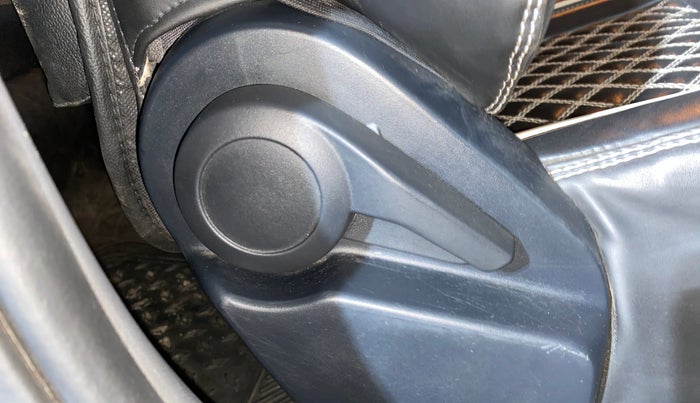 2020 Tata ALTROZ XT PETROL, Petrol, Manual, 39,336 km, Driver Side Adjustment Panel