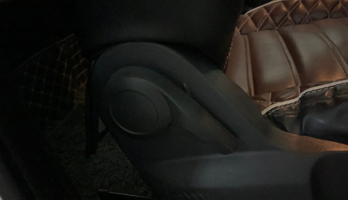 2022 Tata PUNCH ADVENTURE MT, Petrol, Manual, 42,144 km, Driver Side Adjustment Panel