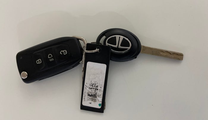 2022 Tata PUNCH ADVENTURE MT, Petrol, Manual, 42,144 km, Key Close Up