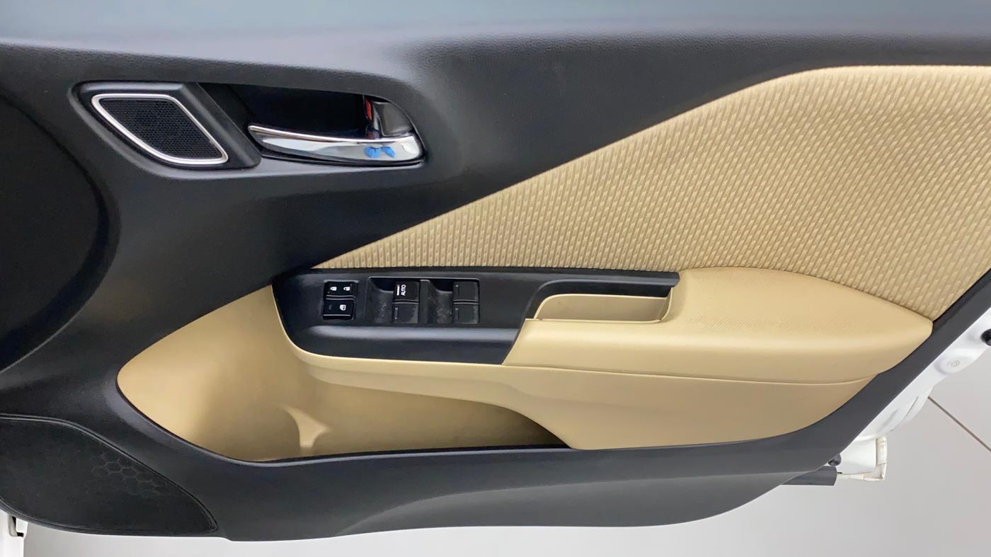 2022 Honda City 1.5L I-VTEC V MT 4TH GEN, Petrol, Manual, 28,935 km, Driver Side Door Panels Control
