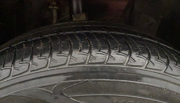 2019 Datsun Go T(O), Petrol, Manual, 28,165 km, Right Front Tyre Tread