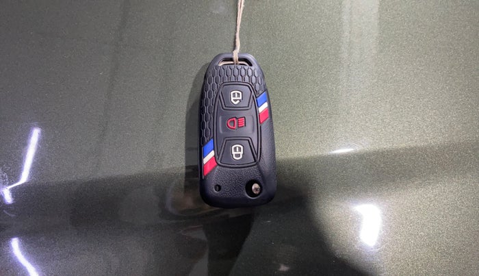 2021 Tata NEXON XM PLUS SUNROOF PETROL, Petrol, Manual, 41,180 km, Key Close Up