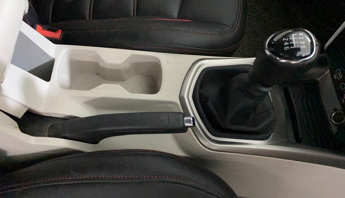 2023 Mahindra XUV300 W8 1.2 PETROL, Petrol, Manual, 9,432 km, Gear Lever