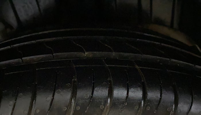 2023 Mahindra XUV300 W8 1.2 PETROL, Petrol, Manual, 9,432 km, Left Rear Tyre Tread
