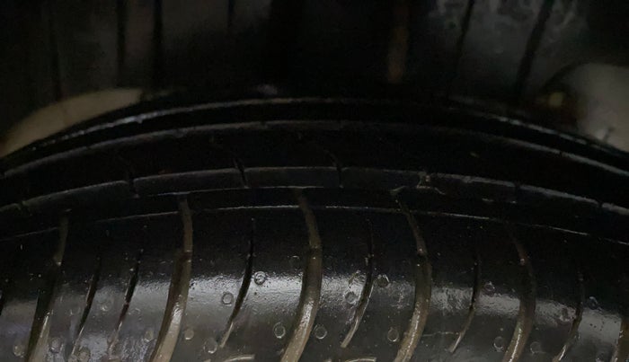 2023 Mahindra XUV300 W8 1.2 PETROL, Petrol, Manual, 9,432 km, Right Rear Tyre Tread