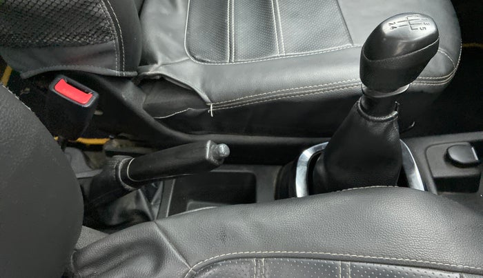 2017 Renault Kwid RXT 1.0, Petrol, Manual, 76,863 km, Gear Lever