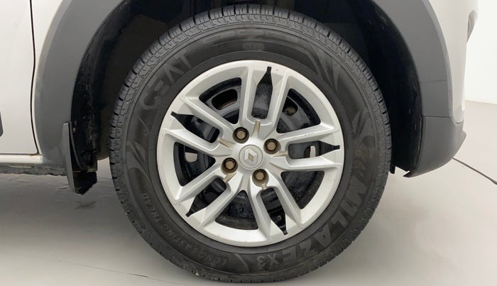 2020 Renault TRIBER RXT, Petrol, Manual, 47,702 km, Right Front Wheel
