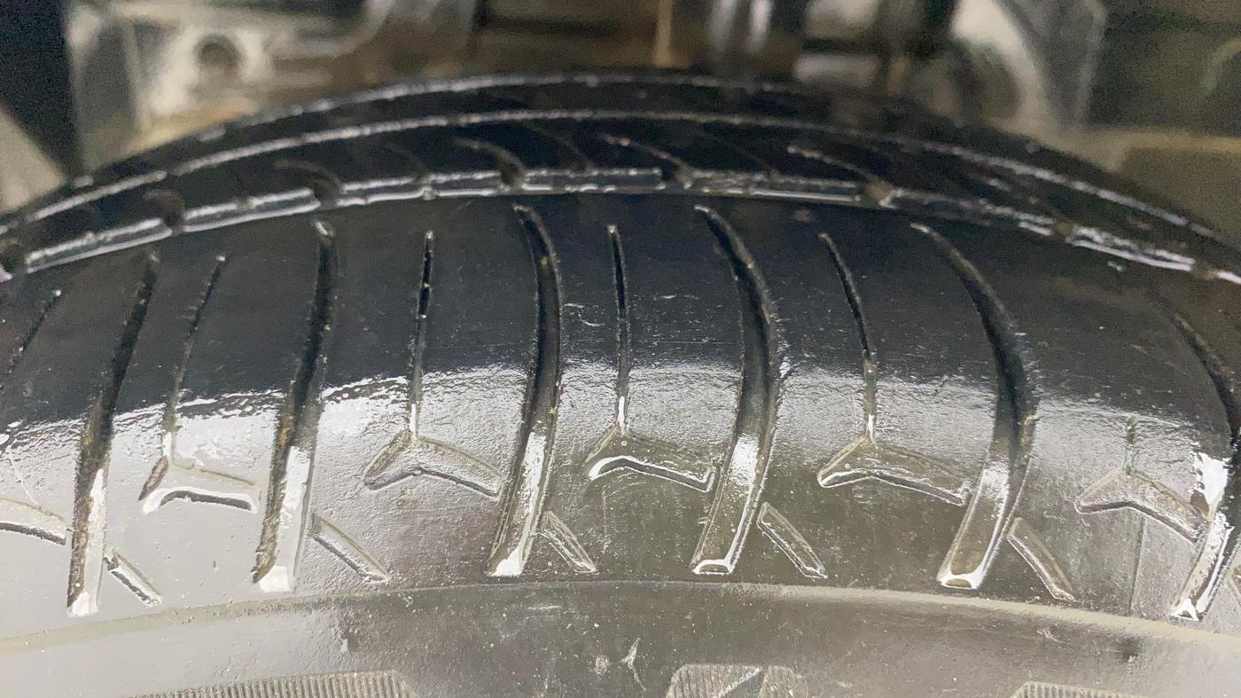 2017 Ford Figo Aspire TITANIUM 1.2 PETROL, CNG, Manual, 59,181 km, Left Front Tyre Tread