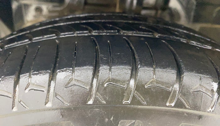 2017 Ford Figo Aspire TITANIUM 1.2 PETROL, CNG, Manual, 59,181 km, Left Front Tyre Tread