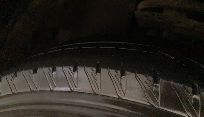 2022 Tata Safari XZA PLUS DARK EDITION, Diesel, Automatic, 35,266 km, Left Front Tyre Tread