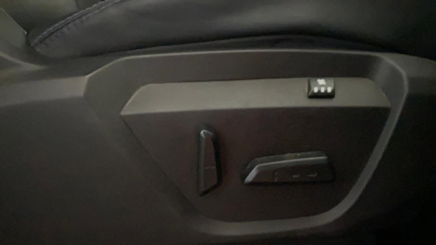 2022 Tata Safari XZA PLUS DARK EDITION, Diesel, Automatic, 35,053 km, Driver Side Adjustment Panel