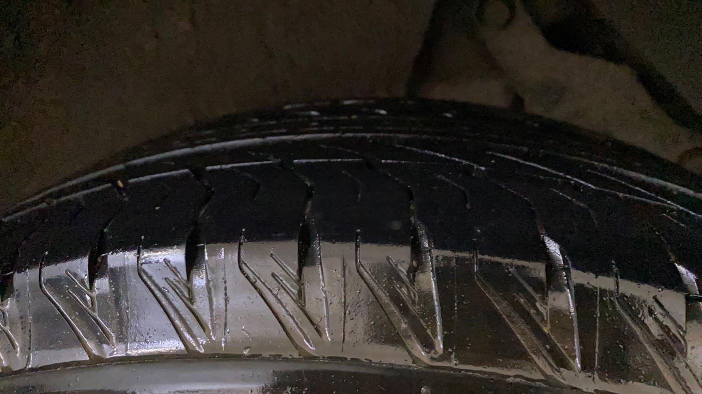 2022 Tata Safari XZA PLUS DARK EDITION, Diesel, Automatic, 35,053 km, Right Rear Tyre Tread