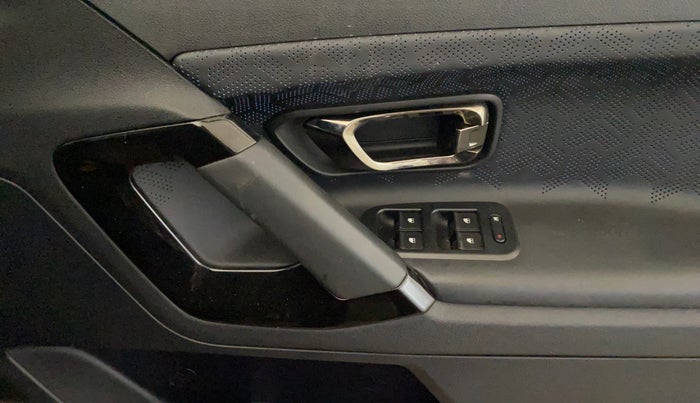 2022 Tata Safari XZA PLUS DARK EDITION, Diesel, Automatic, 35,266 km, Driver Side Door Panels Control