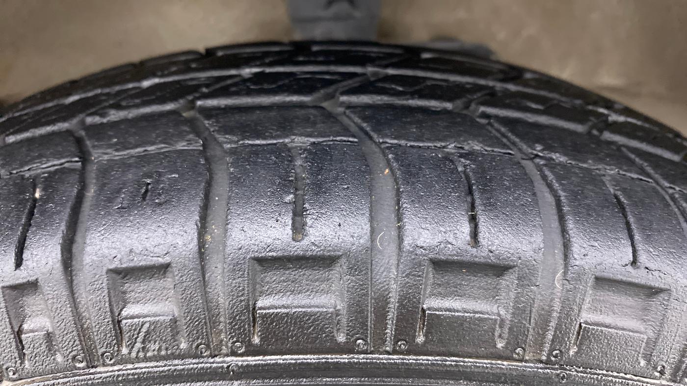 2018 Maruti Eeco 5 STR WITH A/C+HTR, Petrol, Manual, 22,845 km, Right Front Tyre Tread