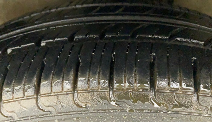 2017 Maruti Celerio VXI AMT, Petrol, Automatic, 50,907 km, Left Front Tyre Tread