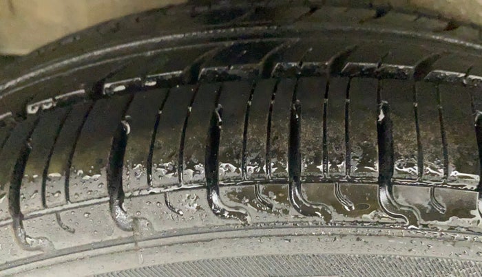 2017 Maruti Celerio VXI AMT, Petrol, Automatic, 50,907 km, Right Rear Tyre Tread
