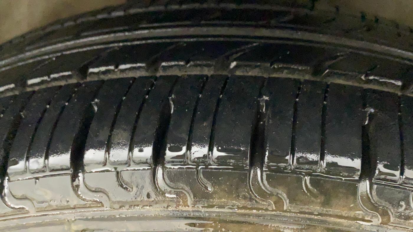 2017 Maruti Celerio VXI AMT, Petrol, Automatic, 50,907 km, Right Front Tyre Tread