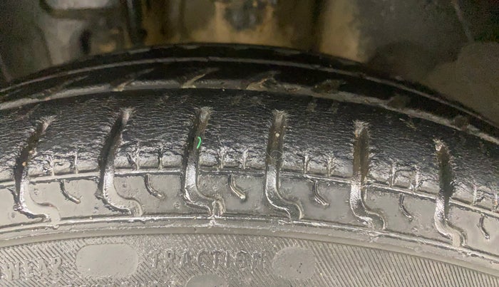 2019 Renault Kwid CLIMBER 1.0 AMT, Petrol, Automatic, 33,204 km, Left Front Tyre Tread