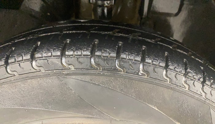 2019 Renault Kwid CLIMBER 1.0 AMT, Petrol, Automatic, 33,204 km, Right Front Tyre Tread