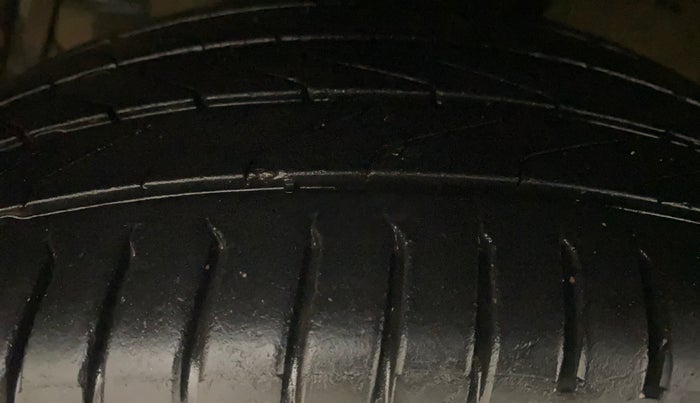 2018 Maruti Ciaz ALPHA 1.4 PETROL, Petrol, Manual, 99,109 km, Left Front Tyre Tread