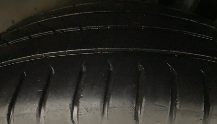 2018 Maruti Ciaz ALPHA 1.4 PETROL, Petrol, Manual, 99,109 km, Left Rear Tyre Tread