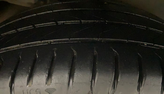 2018 Maruti Ciaz ALPHA 1.4 PETROL, Petrol, Manual, 99,109 km, Right Rear Tyre Tread