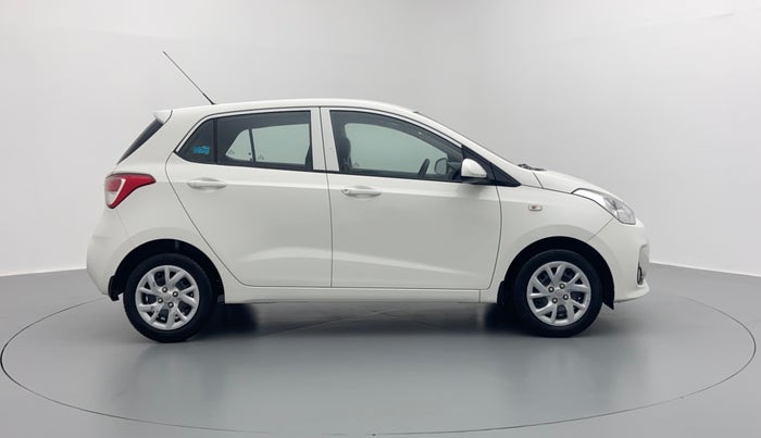 2017 Hyundai Grand i10 SPORTZ 1.2 KAPPA VTVT, Petrol, Manual, 19,595 km, Right Side View