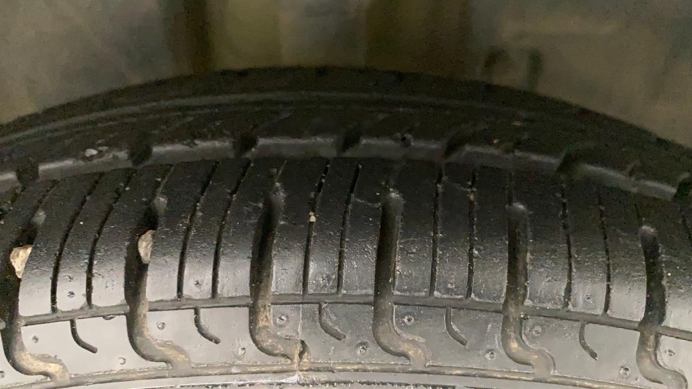 2018 Datsun Redi Go T(O) 1.0 AMT, Petrol, Automatic, 14,818 km, Right Front Tyre Tread