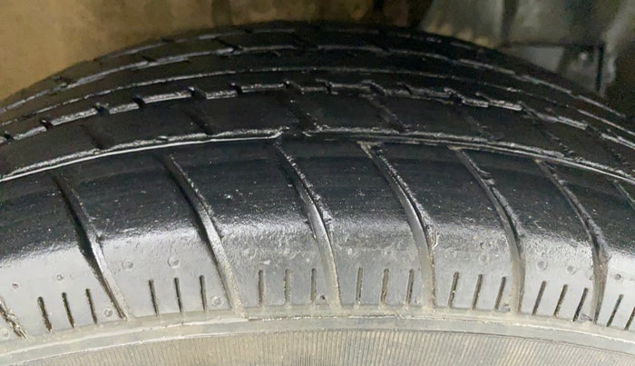 2019 Maruti New Wagon-R 1.0 Lxi (o) cng, CNG, Manual, 54,324 km, Right Front Tyre Tread