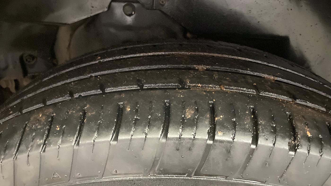 2019 Mahindra XUV500 W7, Diesel, Manual, 45,881 km, Right Rear Tyre Tread