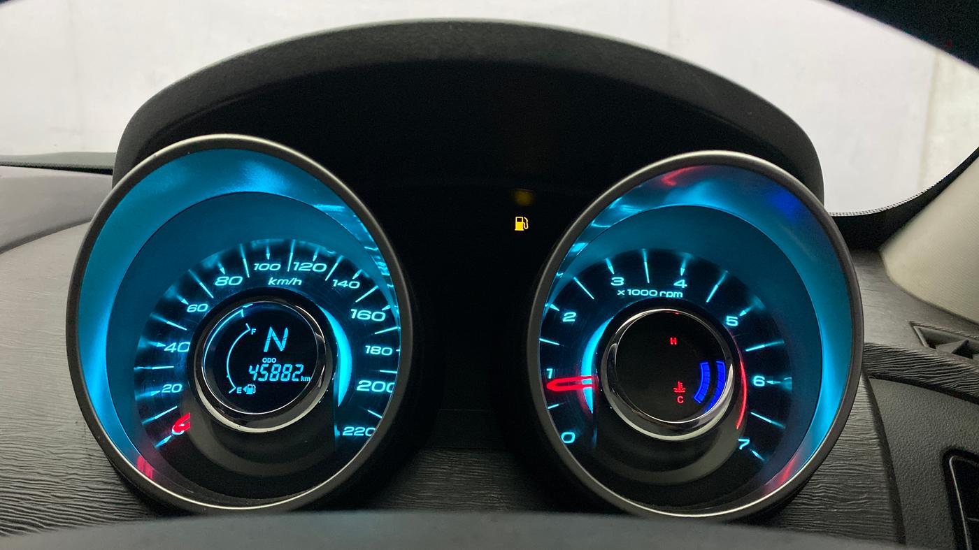 2019 Mahindra XUV500 W7, Diesel, Manual, 45,881 km, Odometer Image