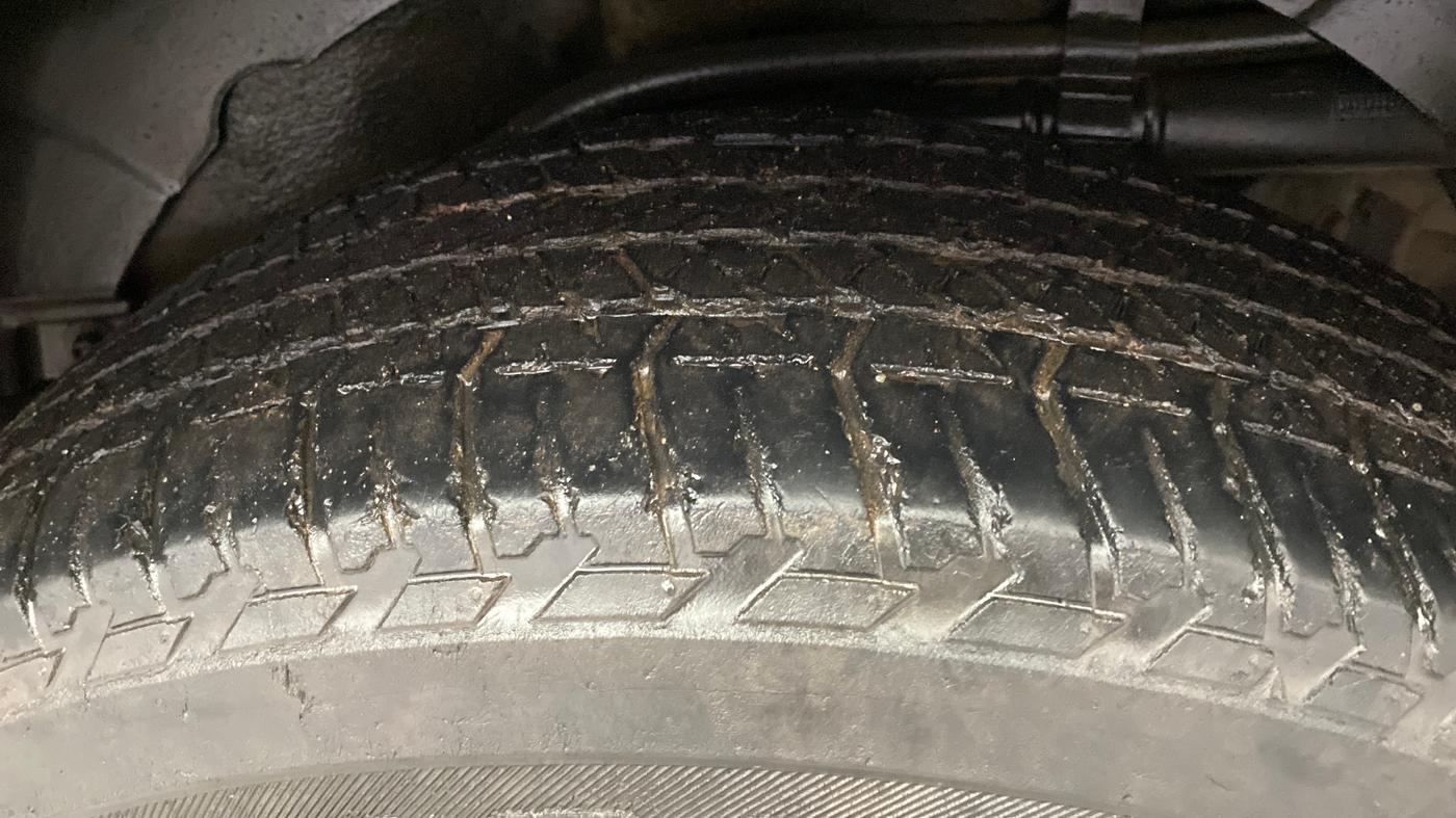 2019 Mahindra XUV500 W7, Diesel, Manual, 45,881 km, Left Rear Tyre Tread