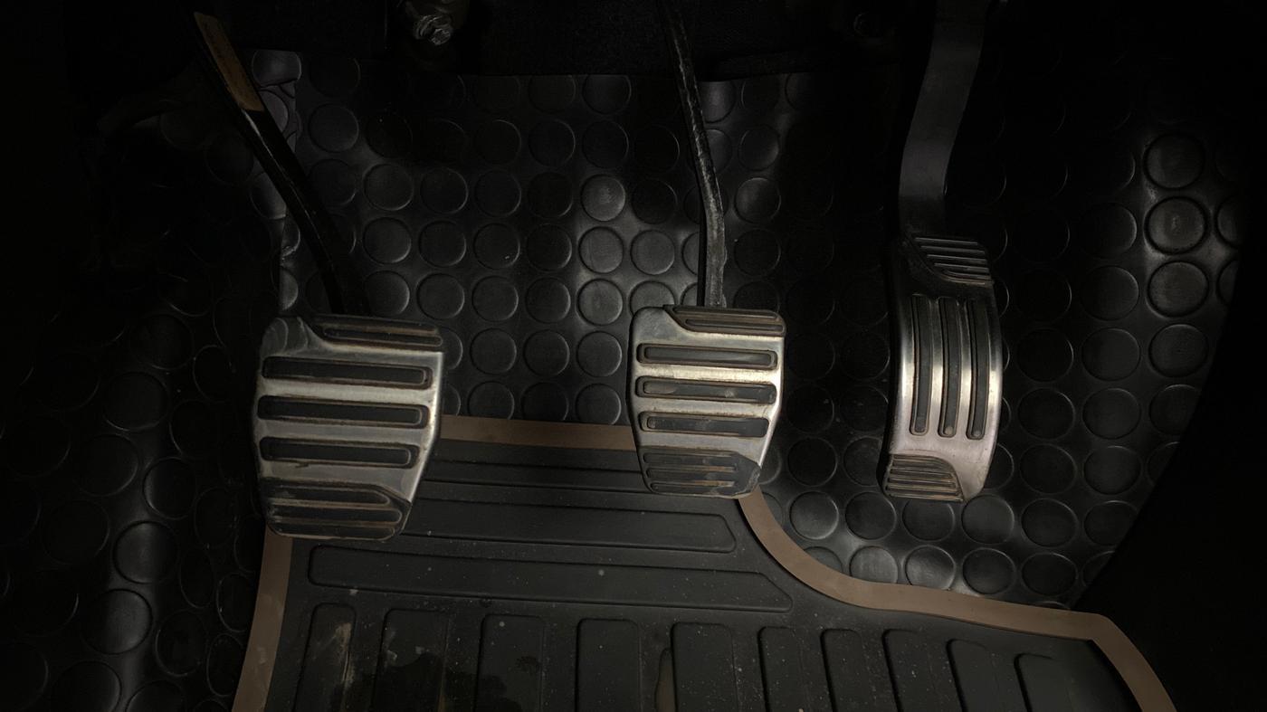 2019 Mahindra XUV500 W7, Diesel, Manual, 45,881 km, Pedals