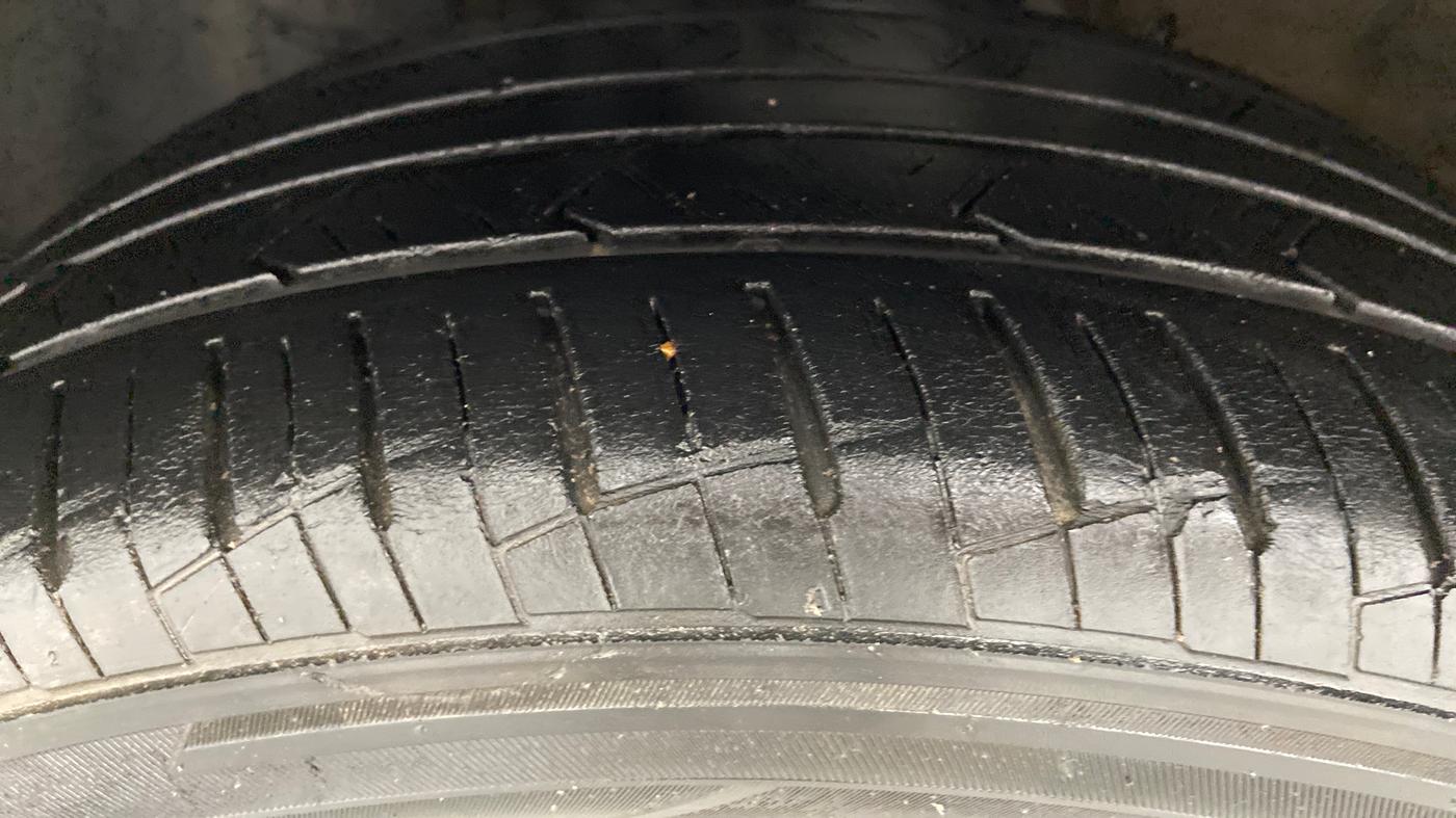 2018 Hyundai Verna 1.6 SX VTVT, Petrol, Manual, 26,922 km, Left Front Tyre Tread