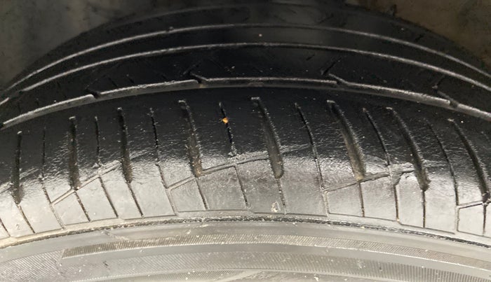 2018 Hyundai Verna 1.6 SX VTVT, Petrol, Manual, 26,922 km, Left Front Tyre Tread