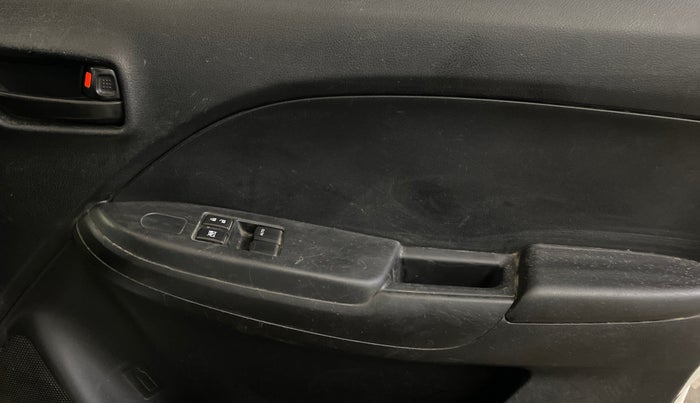 2016 Maruti Baleno SIGMA PETROL 1.2, CNG, Manual, 1,00,040 km, Driver Side Door Panels Control