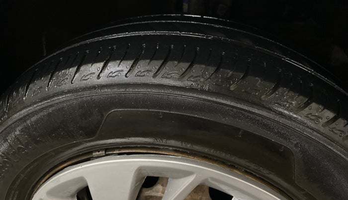 2016 Maruti Baleno SIGMA PETROL 1.2, CNG, Manual, 1,00,040 km, Right Front Tyre Tread