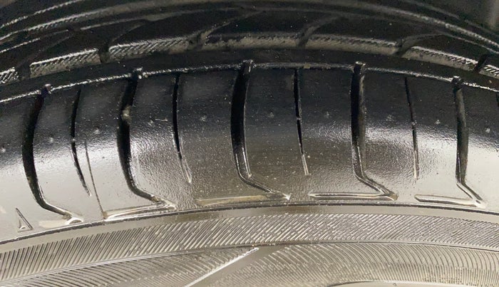 2021 Hyundai GRAND I10 NIOS SPORTZ U2 AMT 1.2 CRDI, Diesel, Automatic, 1,15,937 km, Right Front Tyre Tread