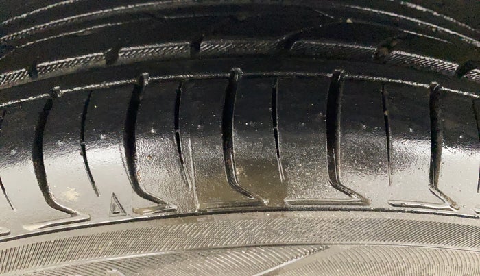 2021 Hyundai GRAND I10 NIOS SPORTZ U2 AMT 1.2 CRDI, Diesel, Automatic, 1,15,937 km, Left Front Tyre Tread