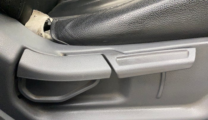 2021 Hyundai GRAND I10 NIOS SPORTZ U2 AMT 1.2 CRDI, Diesel, Automatic, 1,15,937 km, Driver Side Adjustment Panel